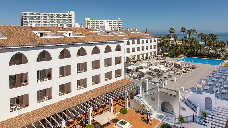 Hotel MAC Puerto Marinas vita fasad